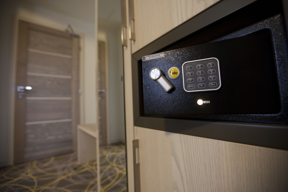 Exclusive Hotel More 10/28