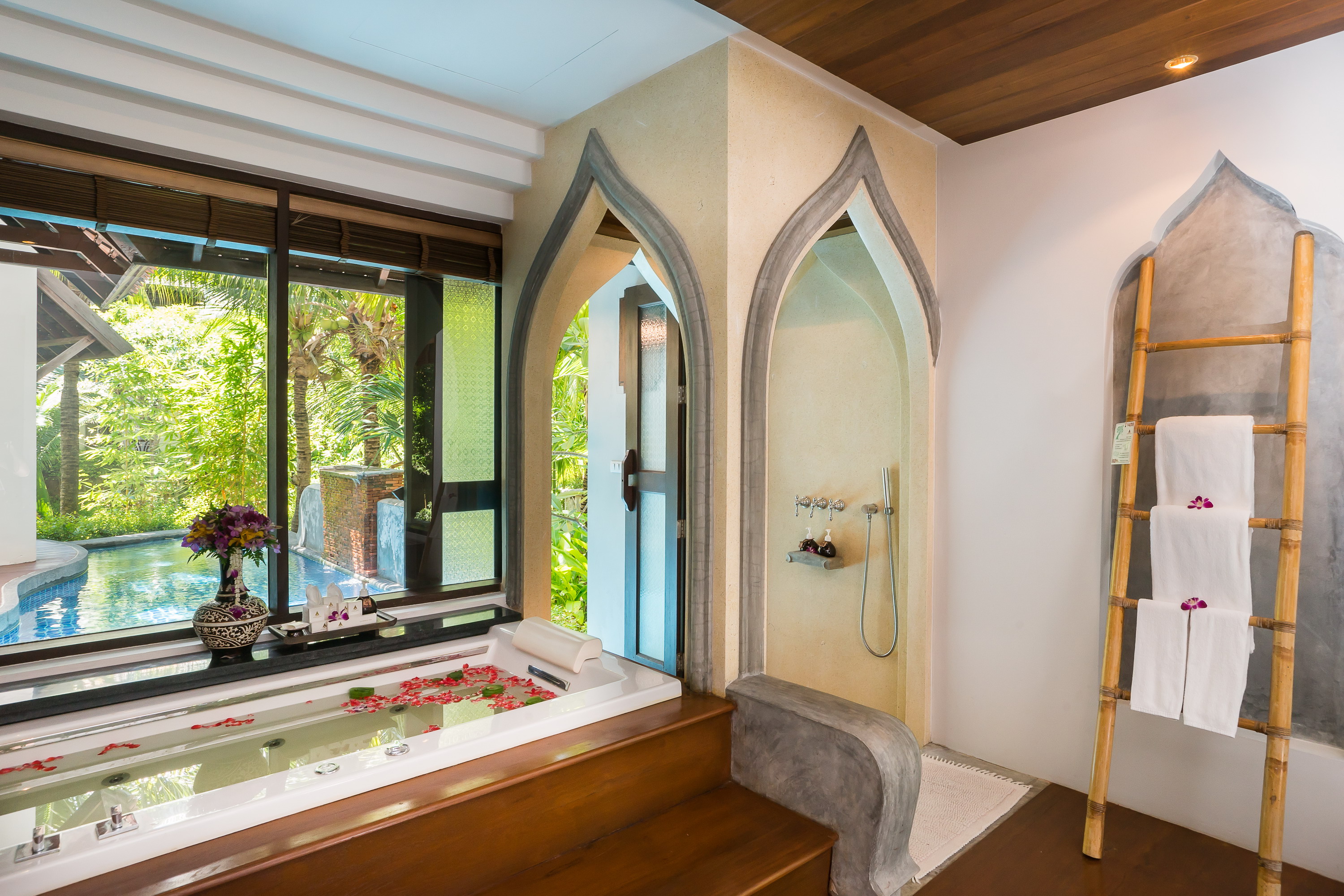 FAMILY POOL SUITE GARDEN VIEW