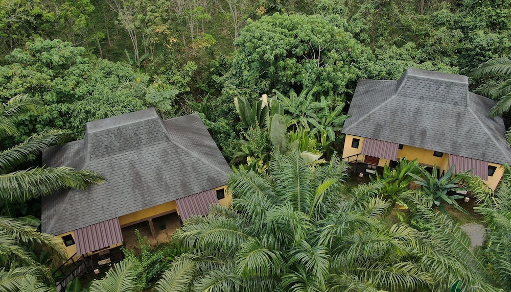 Anurak Community Lodge 3/52
