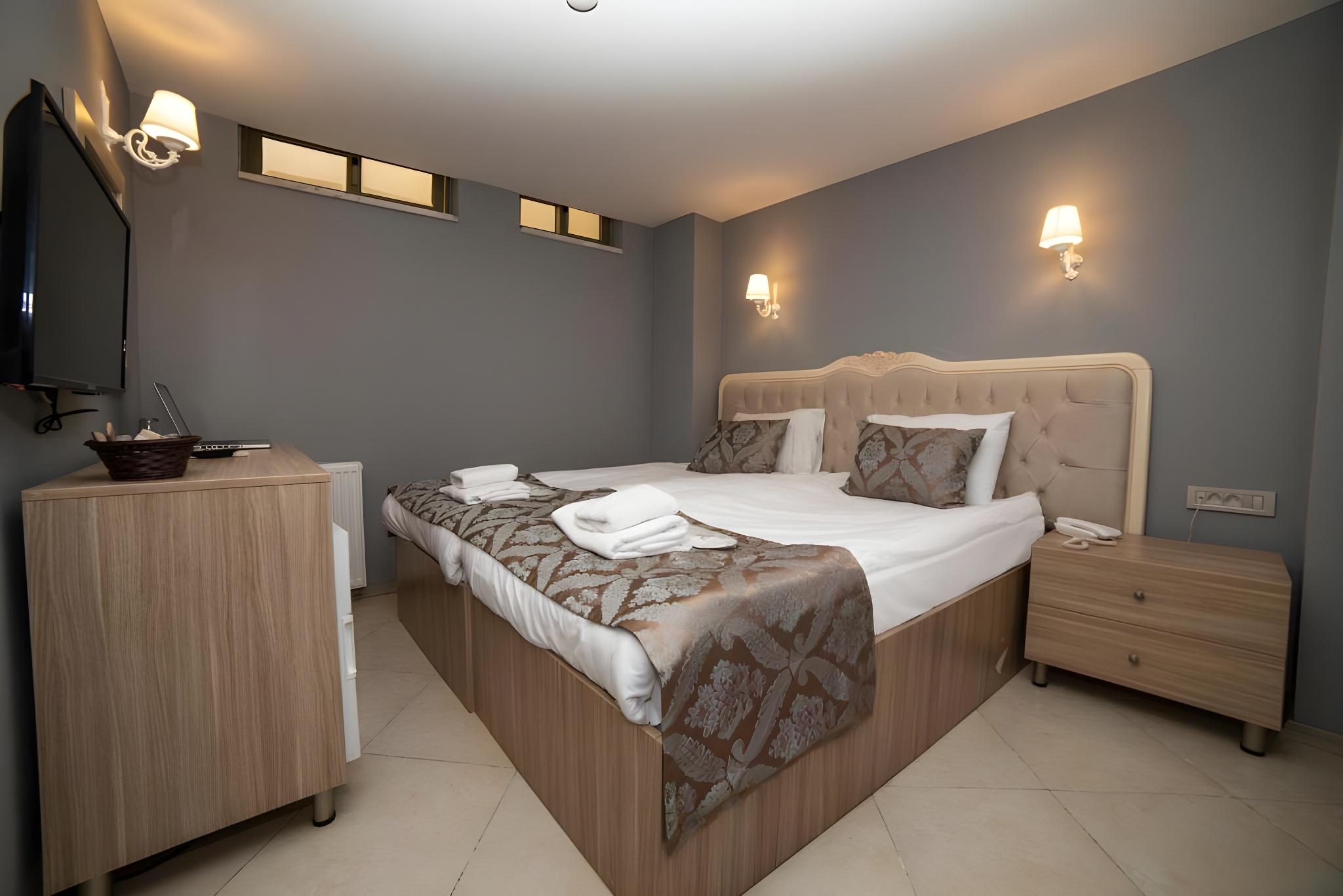 Semi Room, Basement, Semi Double Bed, No Window