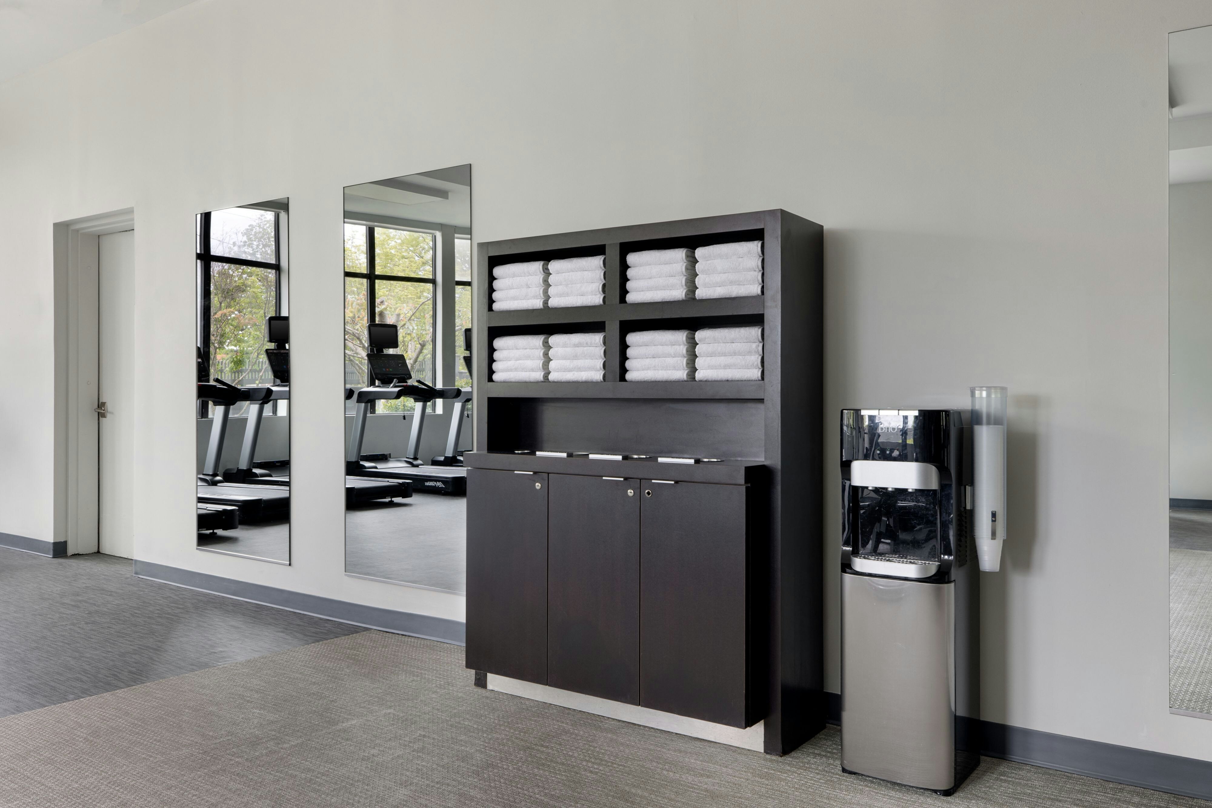 Courtyard By Marriott Republic Aprt Long Island Farmingdale 34/71