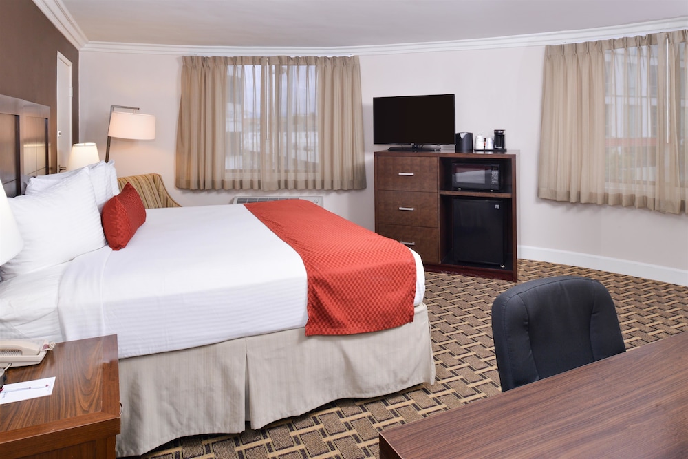 Best Western Plus LA Mid Town Hotel 12/37