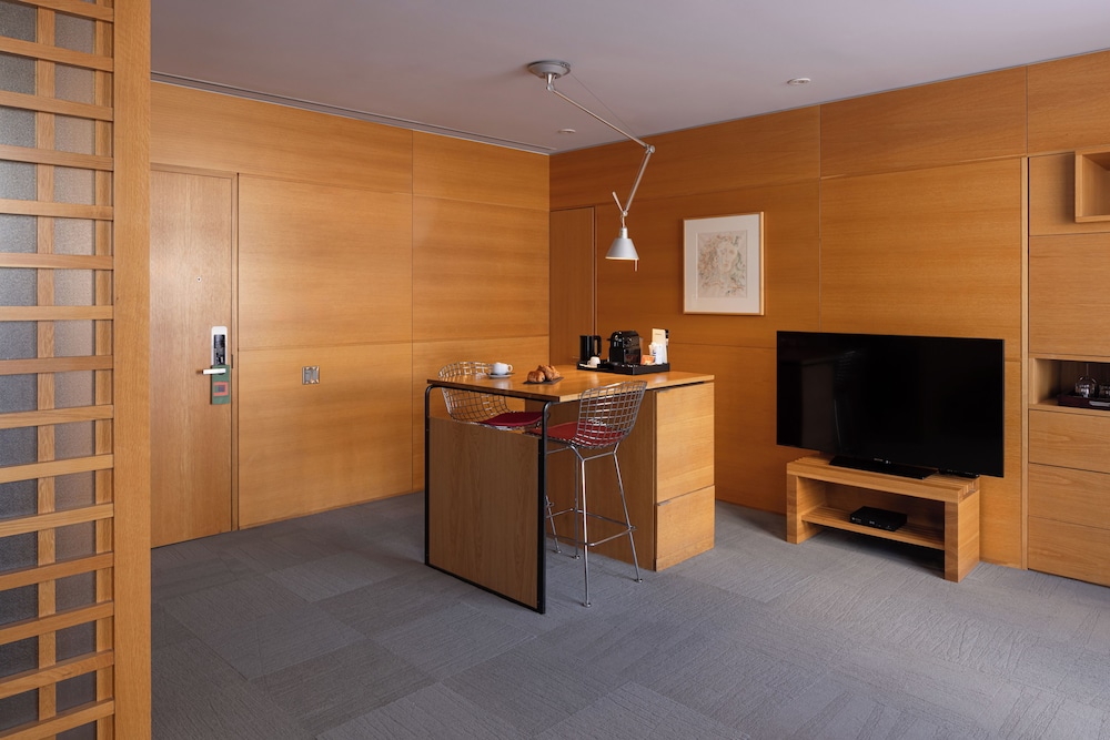 Hotel Gault 8/78