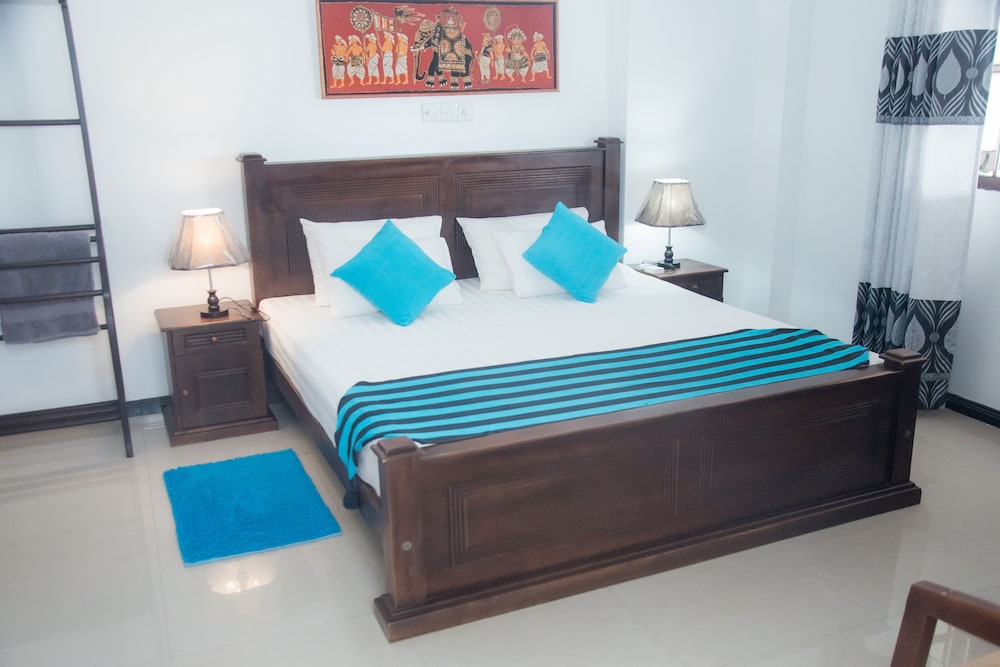 Ashens Beach House 8/50