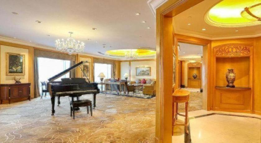 Regency Hotel Shantou 13/54