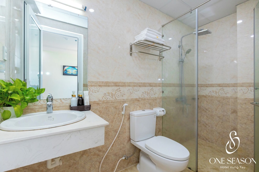 Ngoc Hanh Beach Hotel 73/75