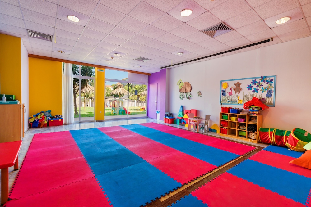Aeolian Village Beach Resort 24/33