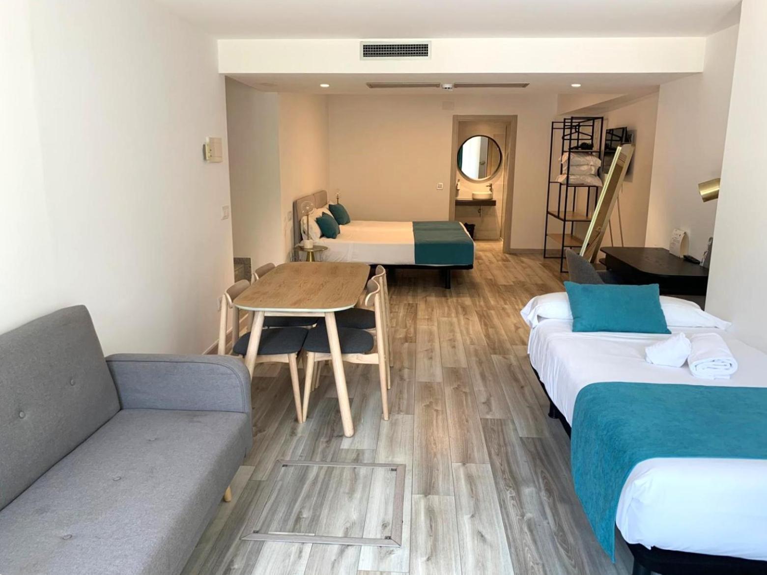 غرفة عائلية بثلاثة أسرّة، Pombal Rooms Santiago 4/7