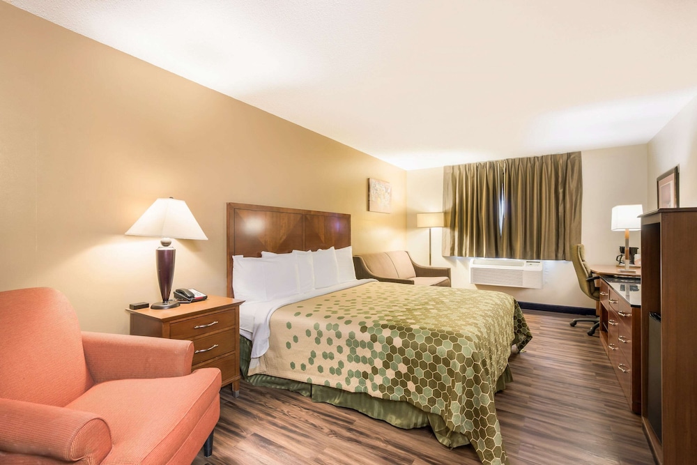 AmericInn by Wyndham Lake Mills 16/36