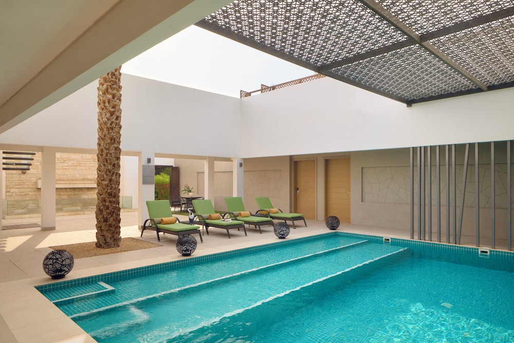 swimming pool spa