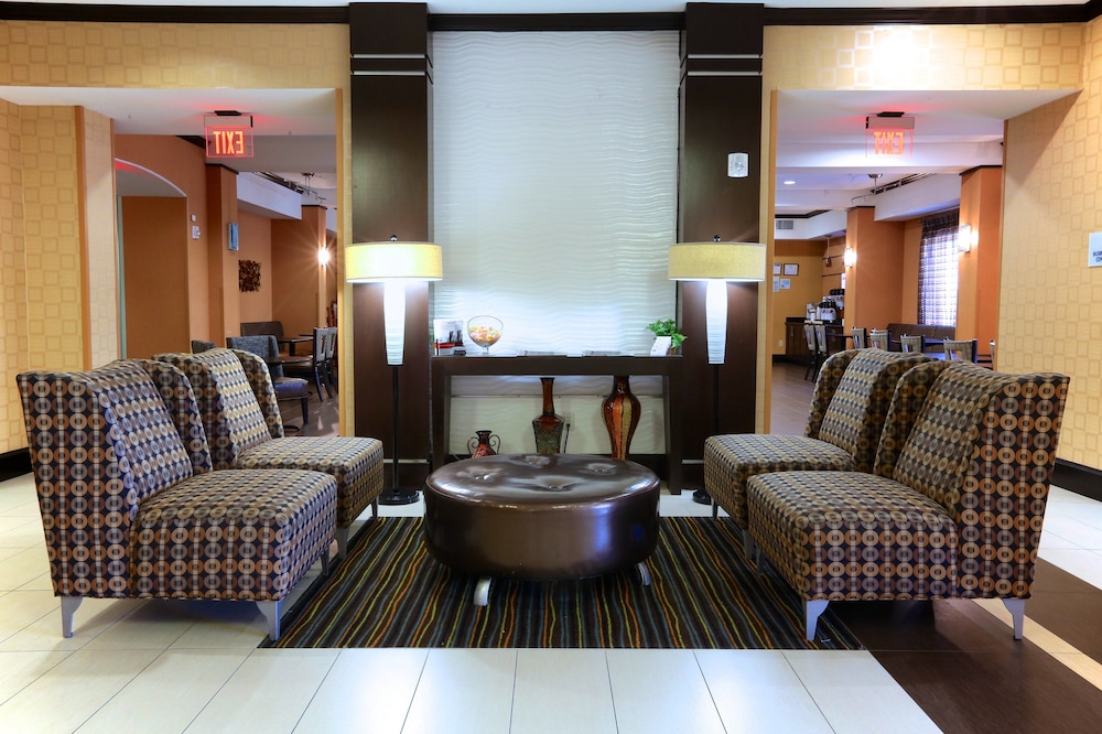 Holiday Inn Express Hotel And Suites Dallas West 29/40
