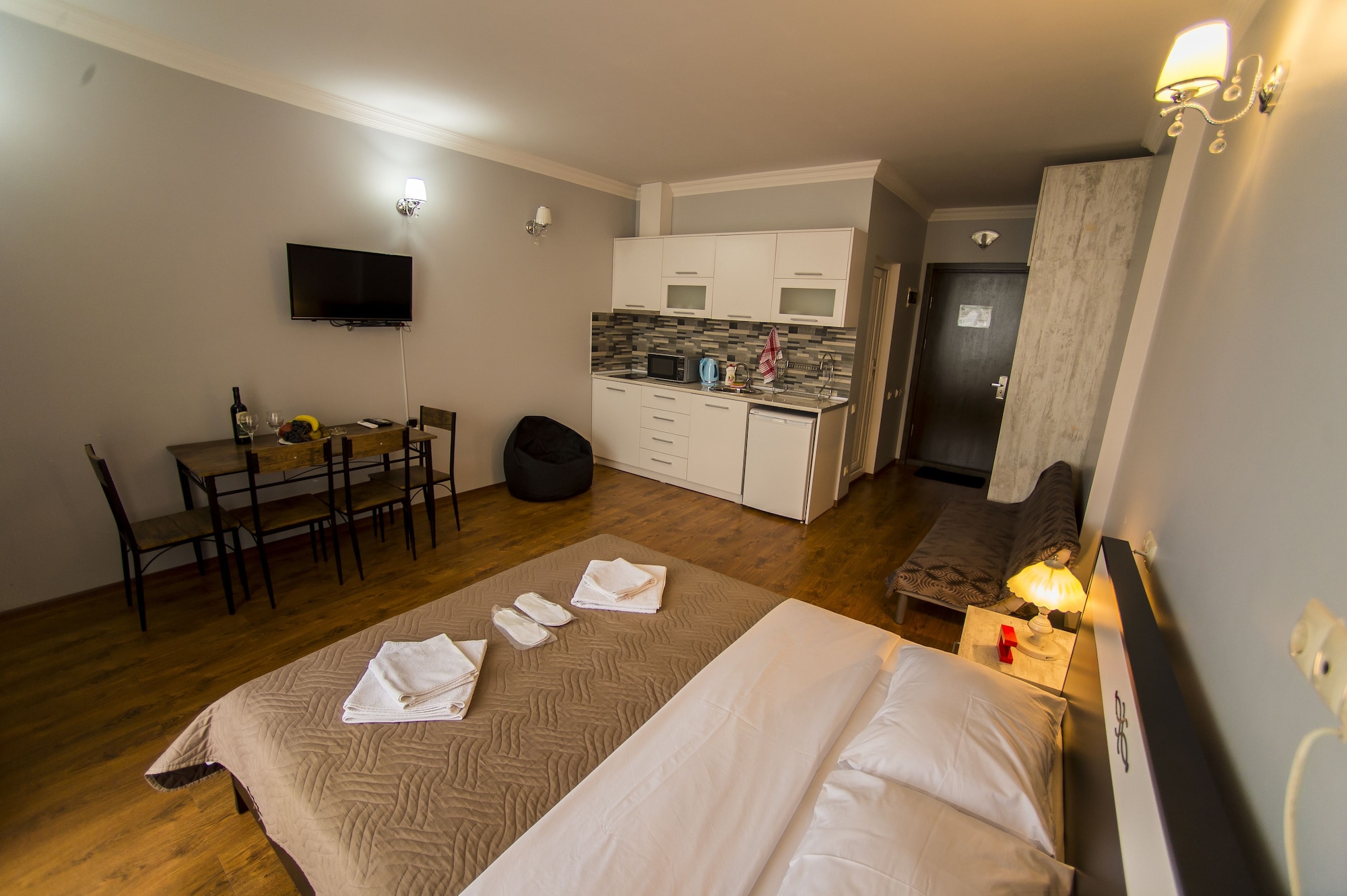 COMFORT, STUDIO, SUITE, KING BED, BEACH FRONT, SEA VIEW, SOFA