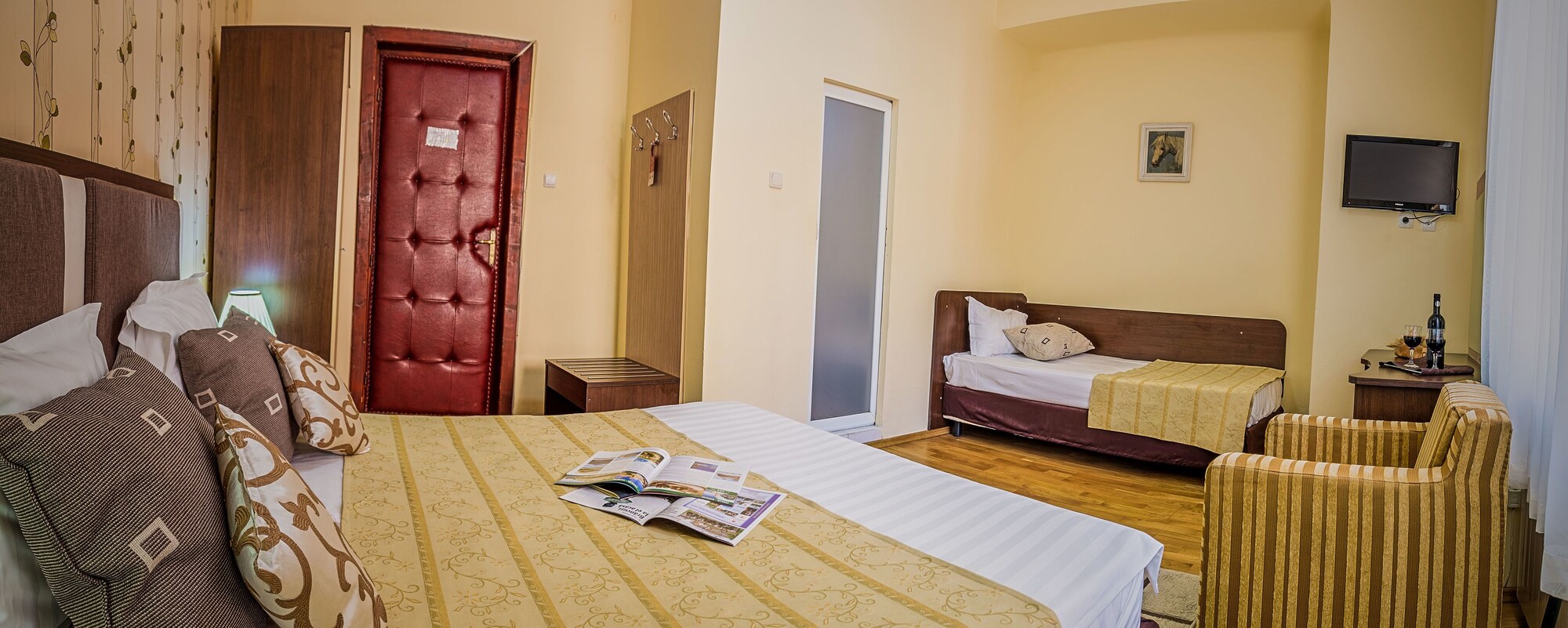 غرفة قياسية ثلاثية بسرير كوين وسرير فردي، Hotel Rina Cerbul 2/3