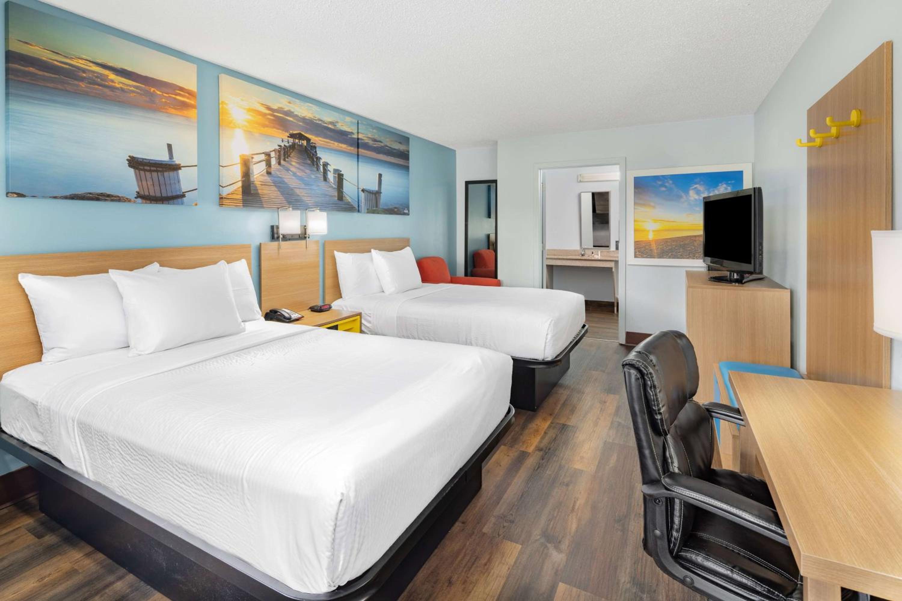 Room, 2 Double Beds, Bathtub, Accessible