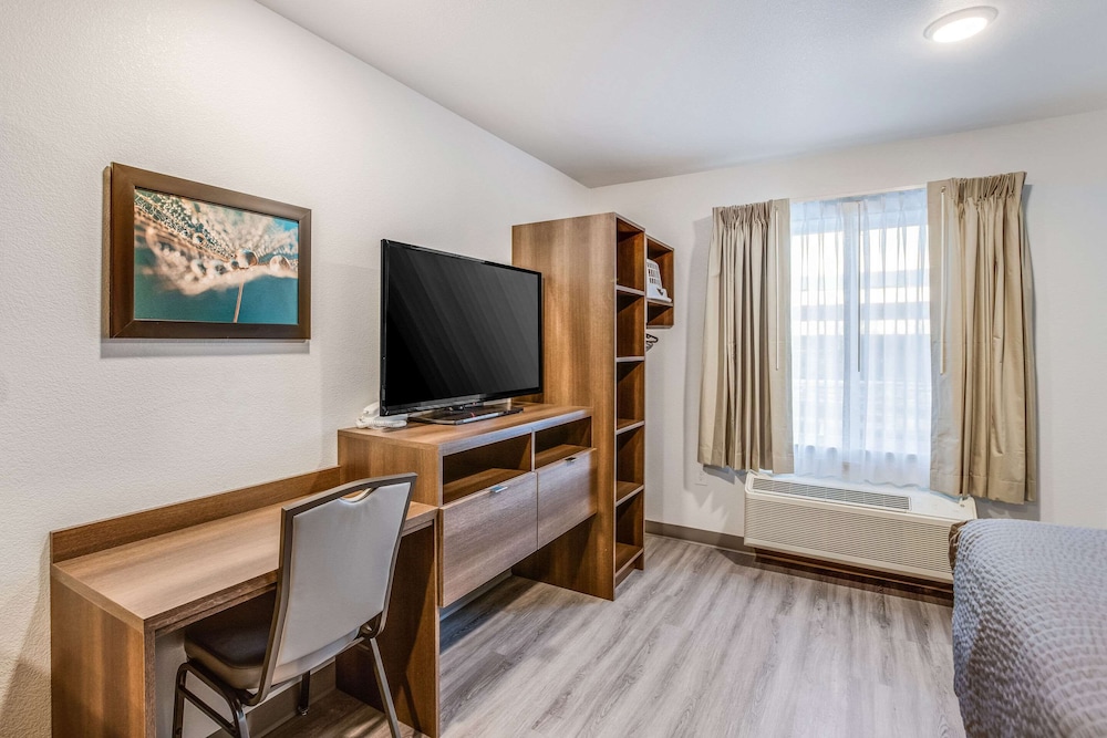 WoodSpring Suites Novi Farmington 33/47