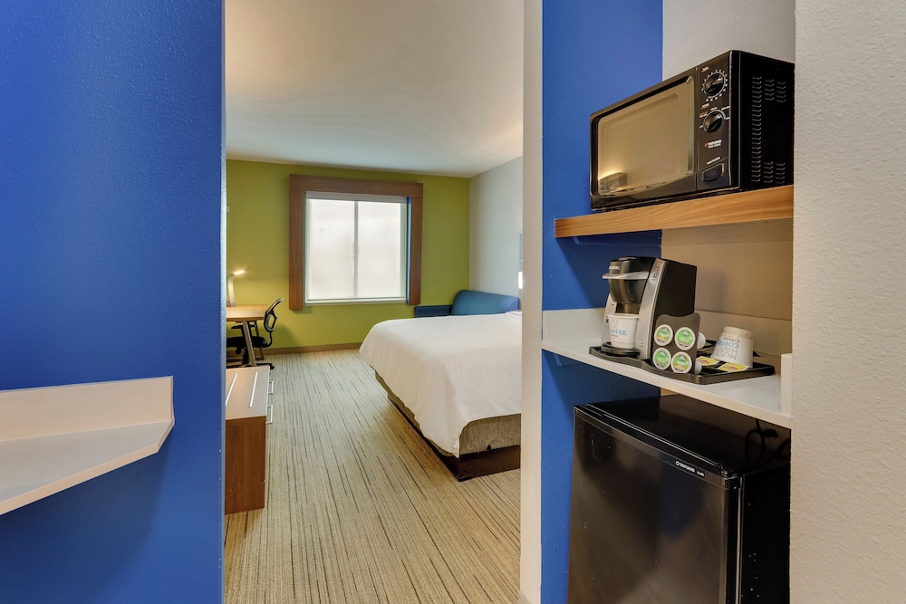 Holiday Inn Express Hotel Suites Waxahachie 74/74