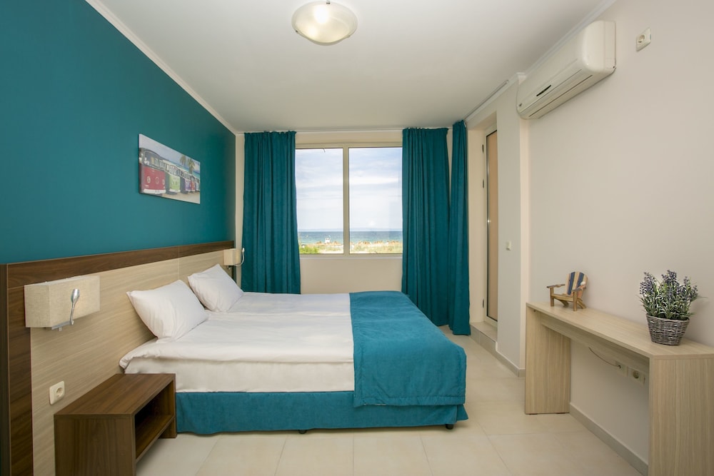 Hacienda Beach Resort 15/70