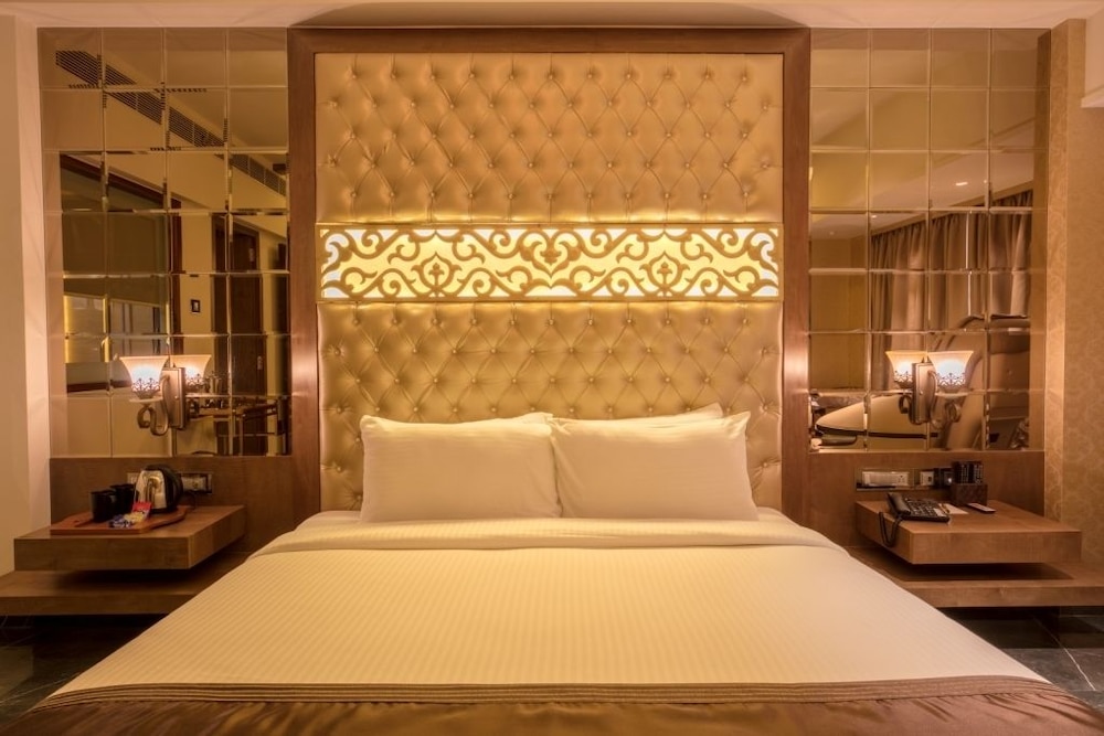 Peninsula Redpine Mumbai 21/58