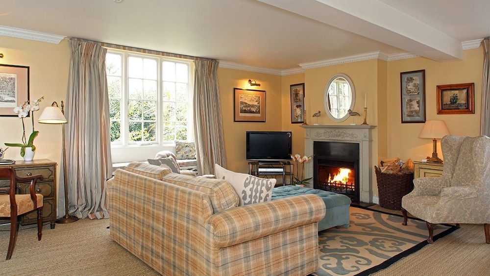 Epsom Cottage 12/24