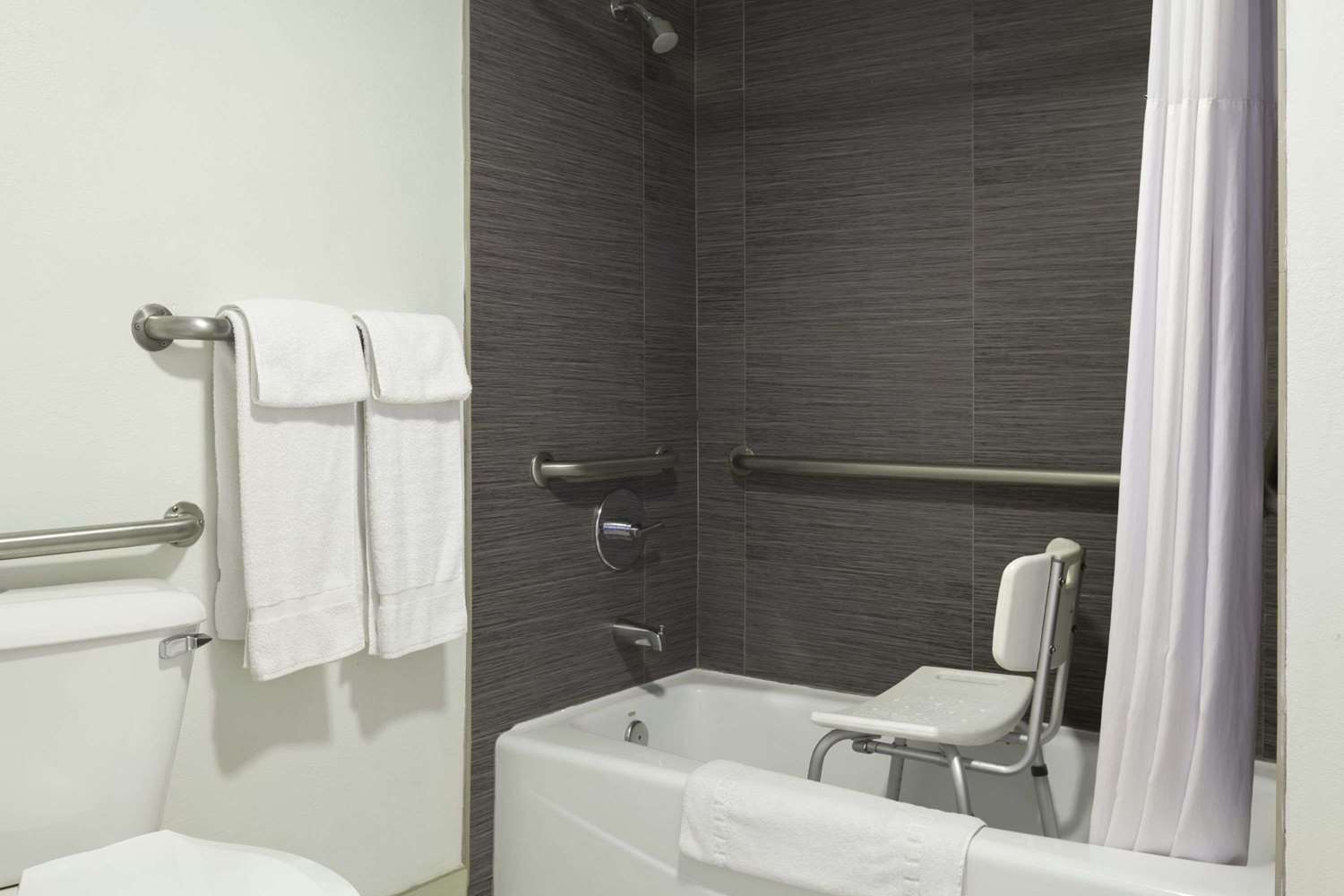 Days Inn by Wyndham Downey 7/7