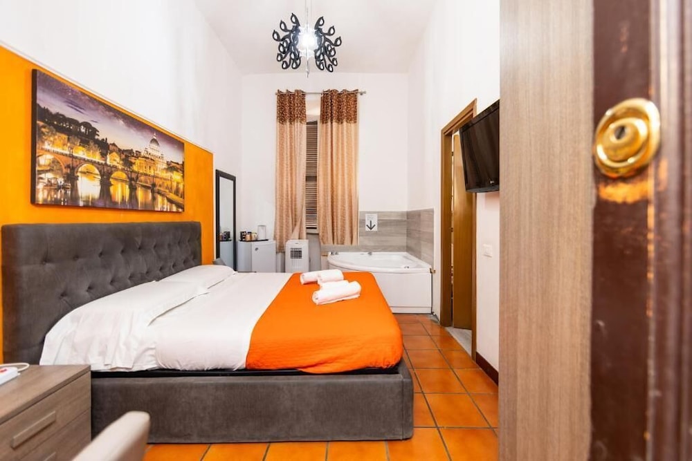 SUPERIOR, STUDIO, SUITE, KING BED, JETTED TUB