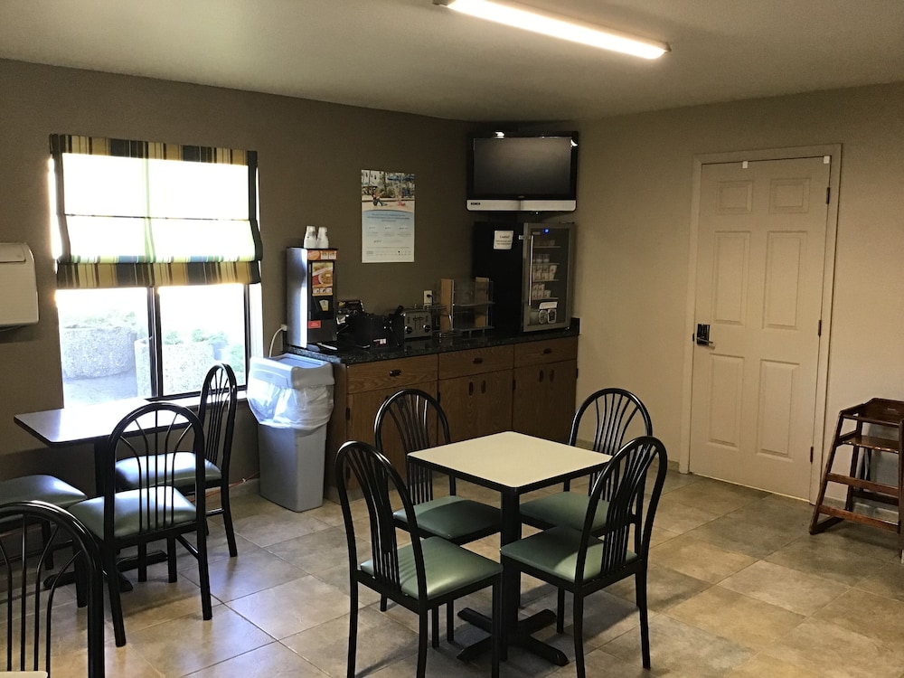 Super 8 by Wyndham Dillon 17/21