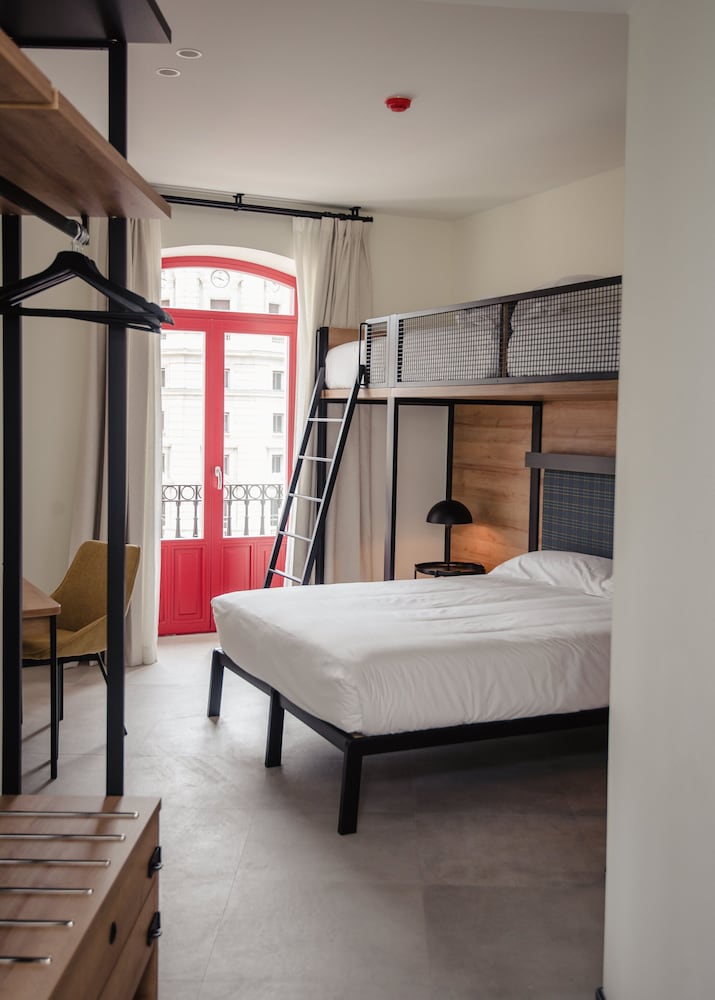 FAMILY, 4 BEDS