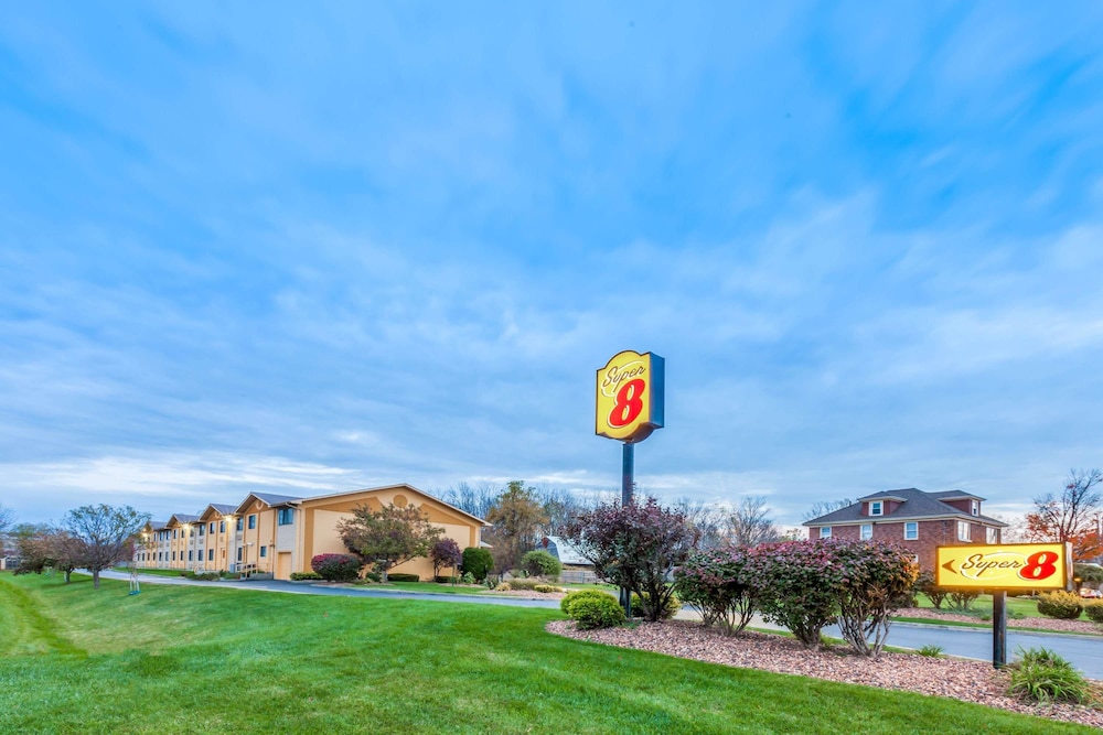 Super 8 by Wyndham Liverpool/Clay/Syracuse Area in LIVERPOOL - NY