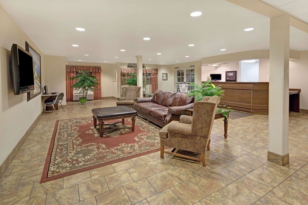 Microtel Inn & Suites by Wyndham Cheyenne 9/31
