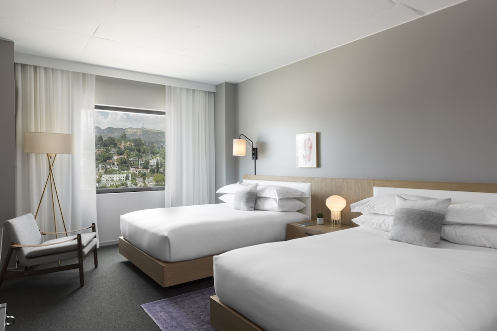 Room, 2 Queen Beds, Hinterwood Sign View