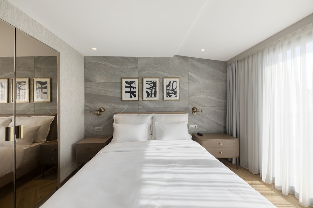 Mula Hotel 12/50