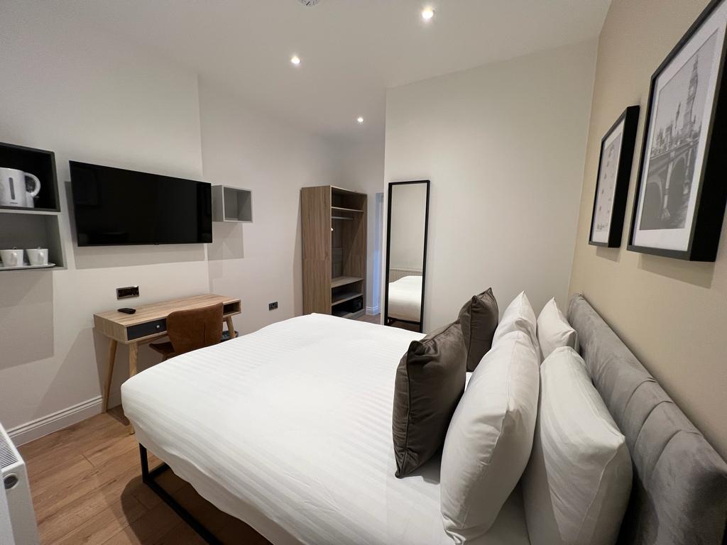 Premier, King Bed, Queen Bed