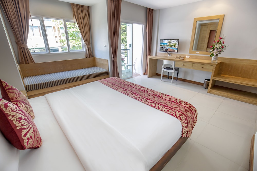 Sungthong Kamala Beach Resort 11/41