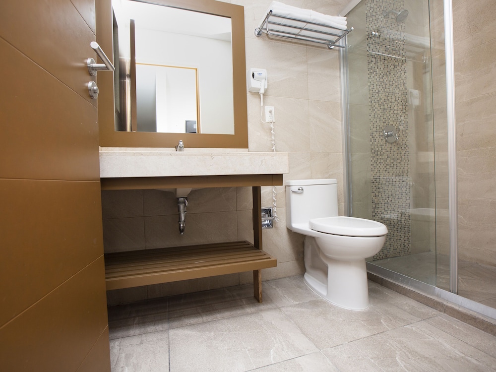 Grand Fifty Suites 22/65
