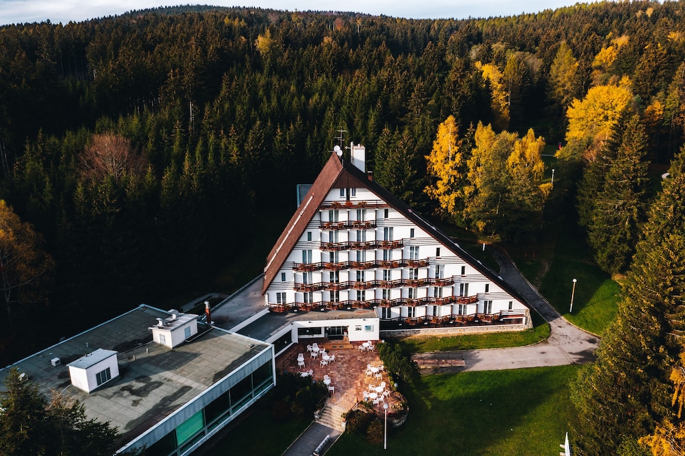 Hotel Ski 4/50