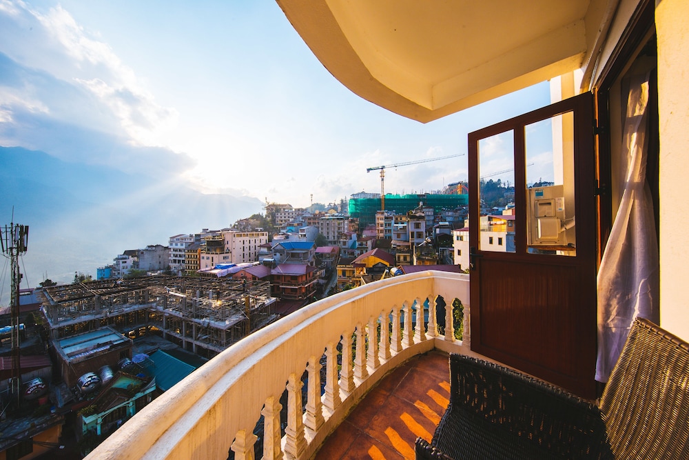 Chapa Dew Boutique Hotel 52/55
