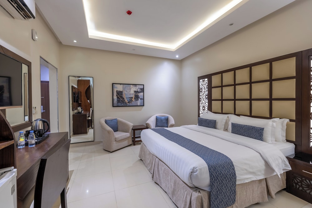 ROOM, DOUBLE BED