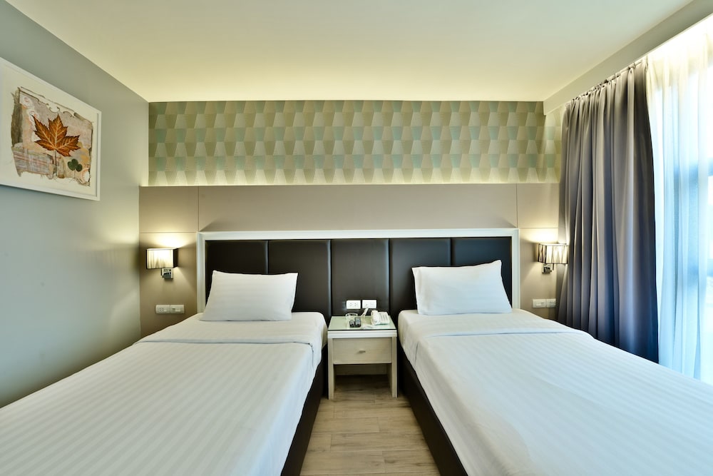 DELUXE, TWIN BEDS