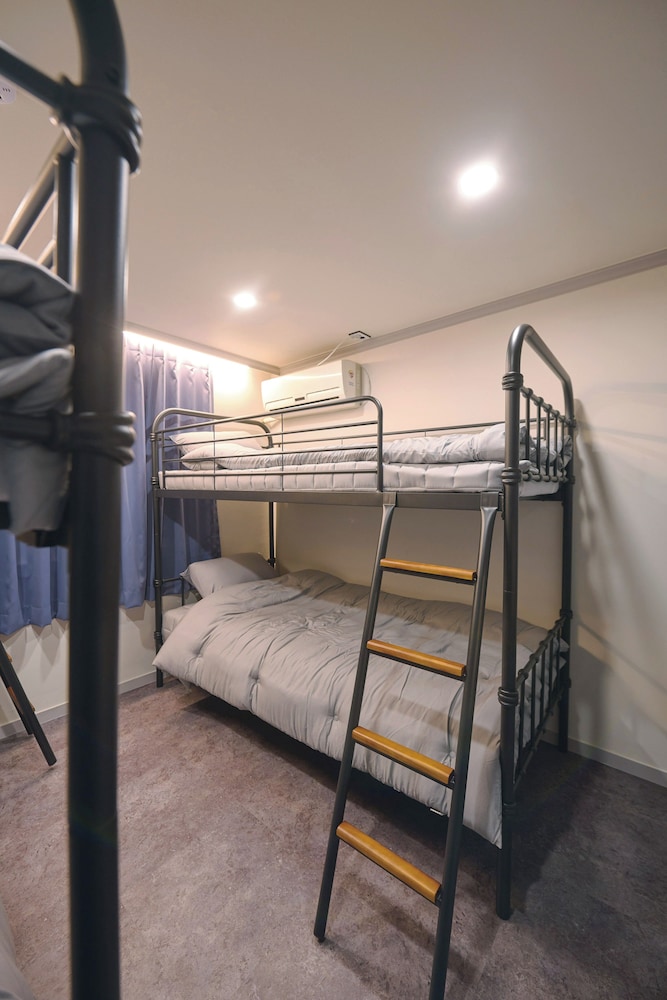88 Hostel 33/49