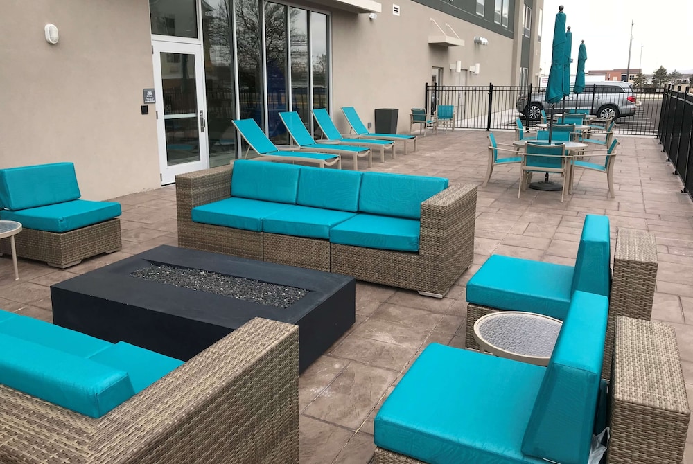 La Quinta Inn & Suites By Wyndham Terre Haute 32/44