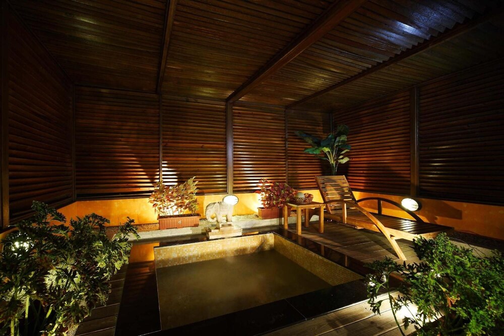 Seasons Boutique Motel 25/54