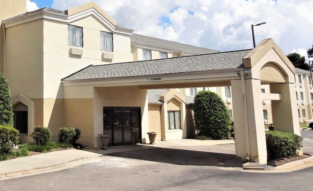 北罗利伊克诺套房酒店(Quality Inn & Suites Raleigh North) 图片1