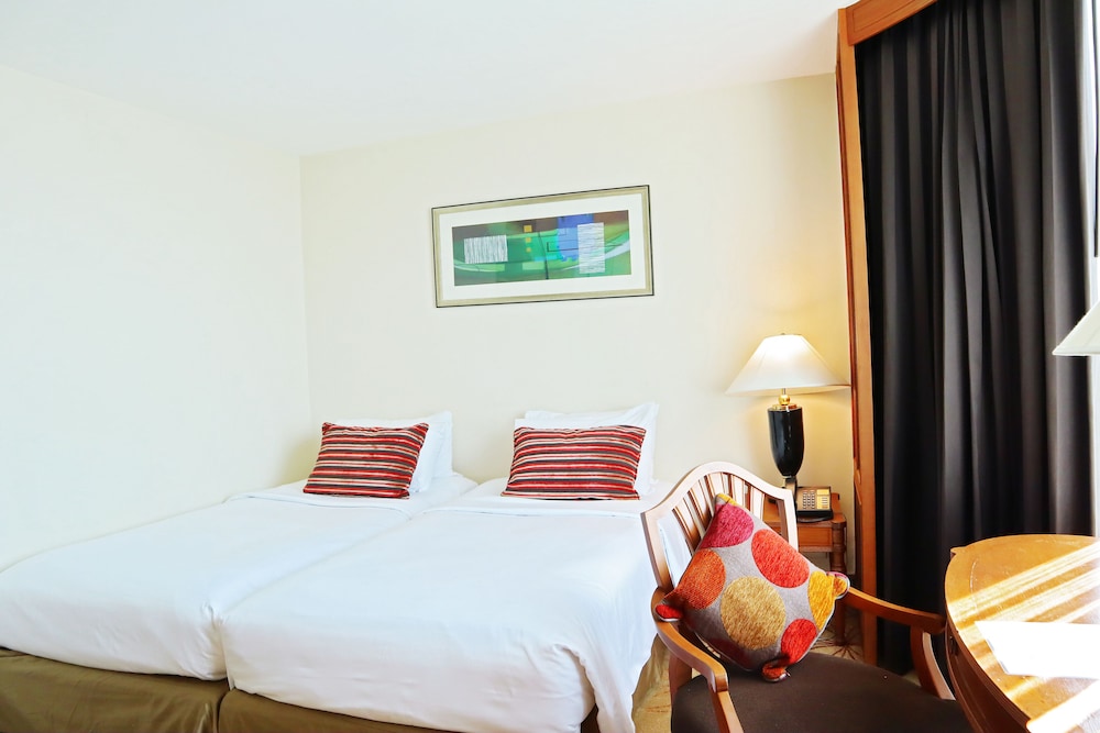 Century Park Hotel 12/48