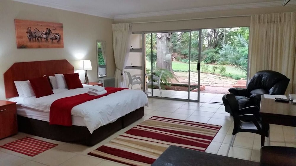 SELF CATERING, STUDIO, APARTMENT