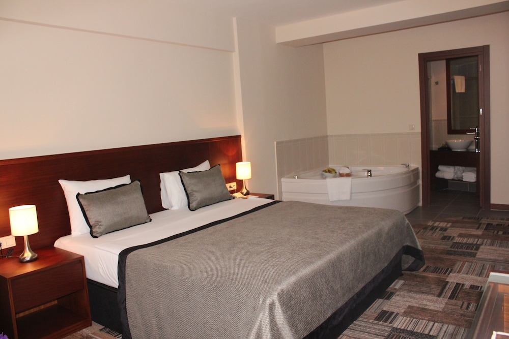 Tiara Termal Spa Hotel 17/77