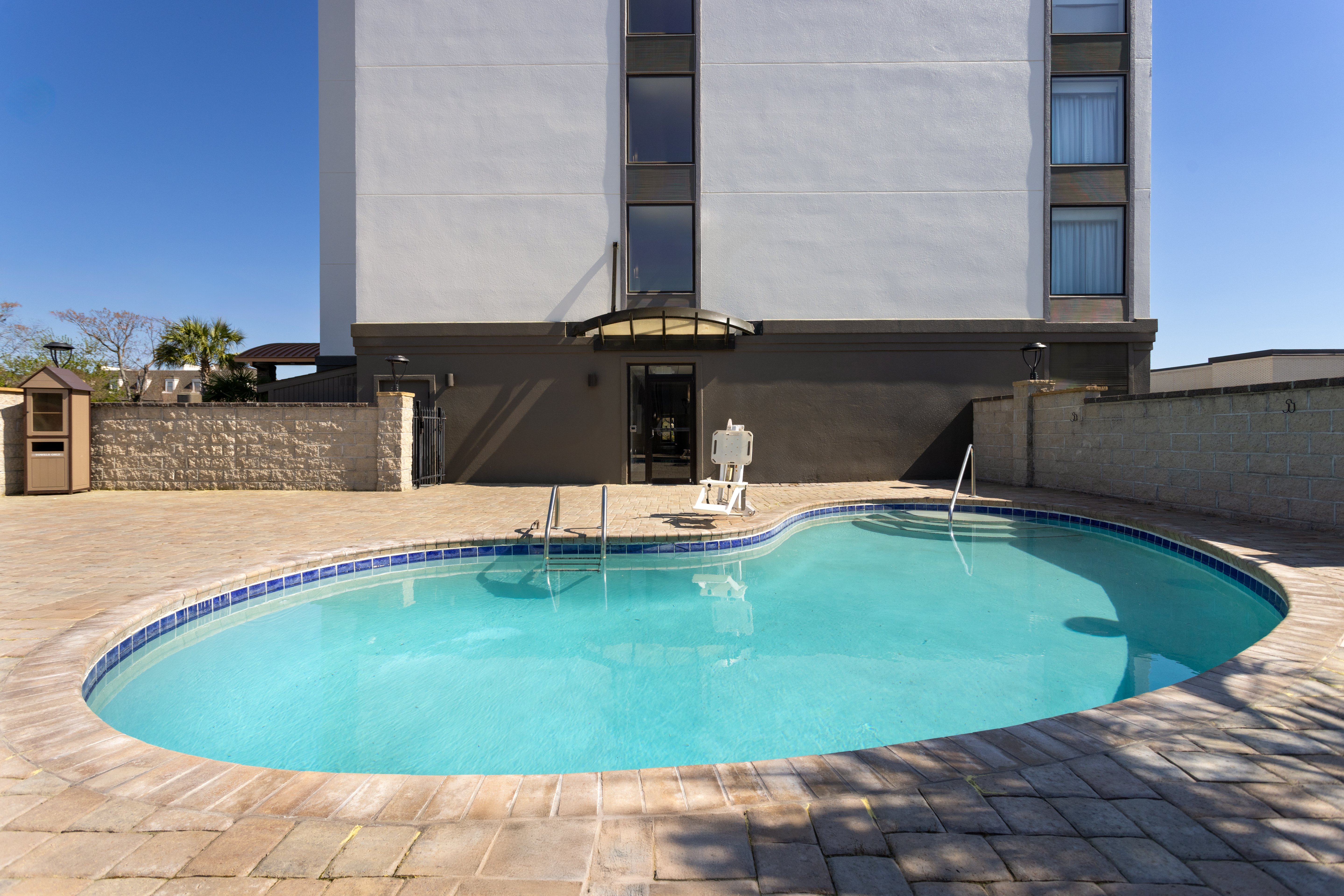 Holiday Inn & Suites Columbia NE - Ft Jackson Area by IHG 35/38
