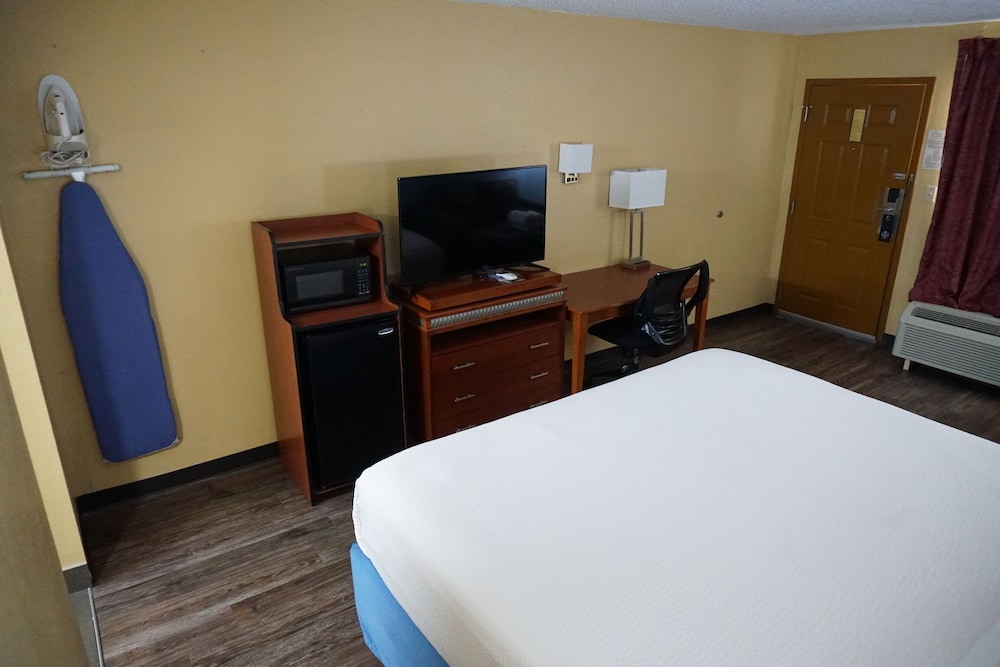 Days Inn By Wyndham Oak Grove/Ft. Campbell 10/32