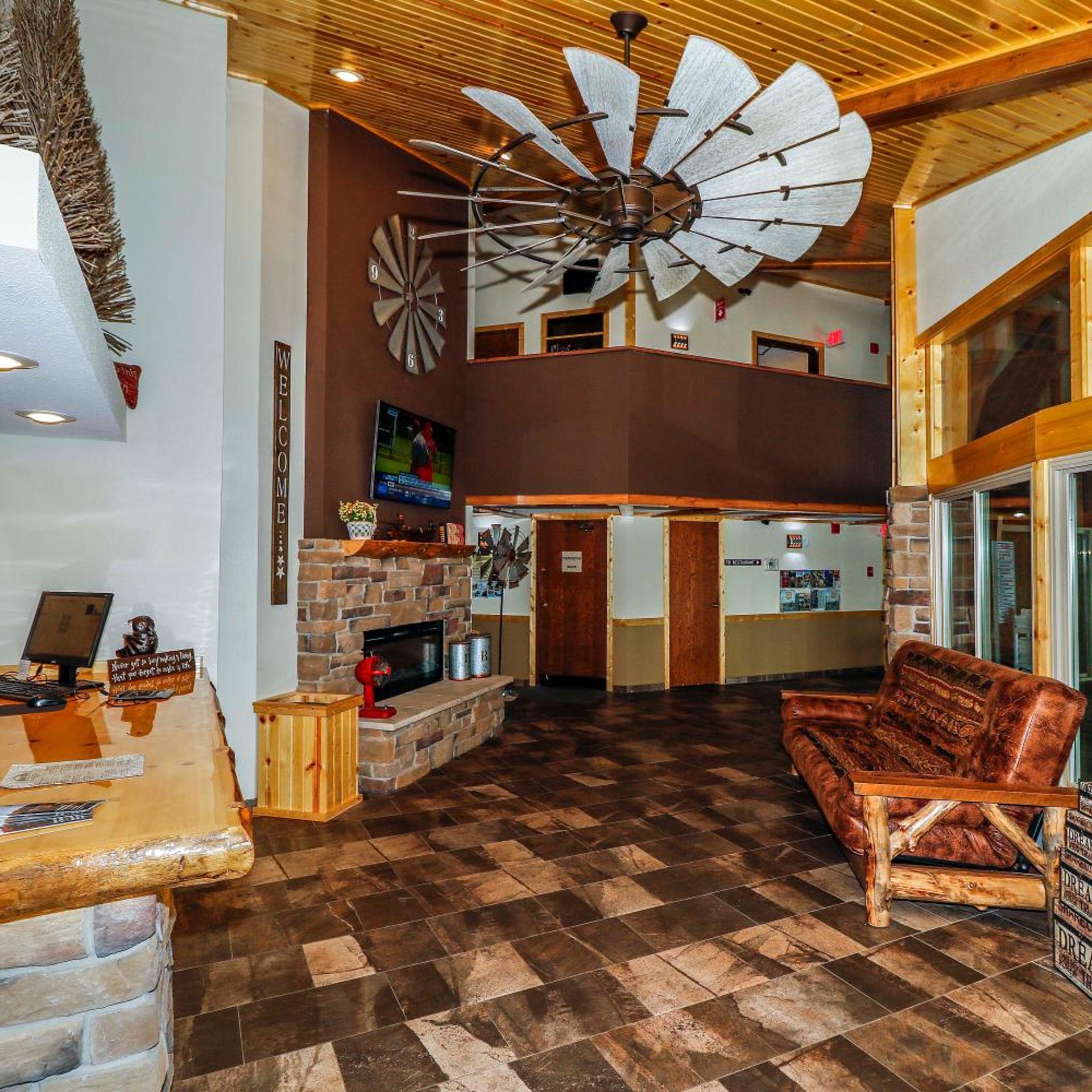 Round Barn Lodge 6/50