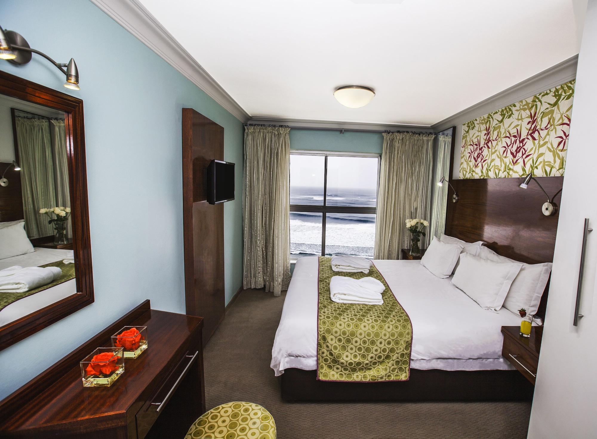 2 BEDROOMS, APARTMENT, SEA VIEW