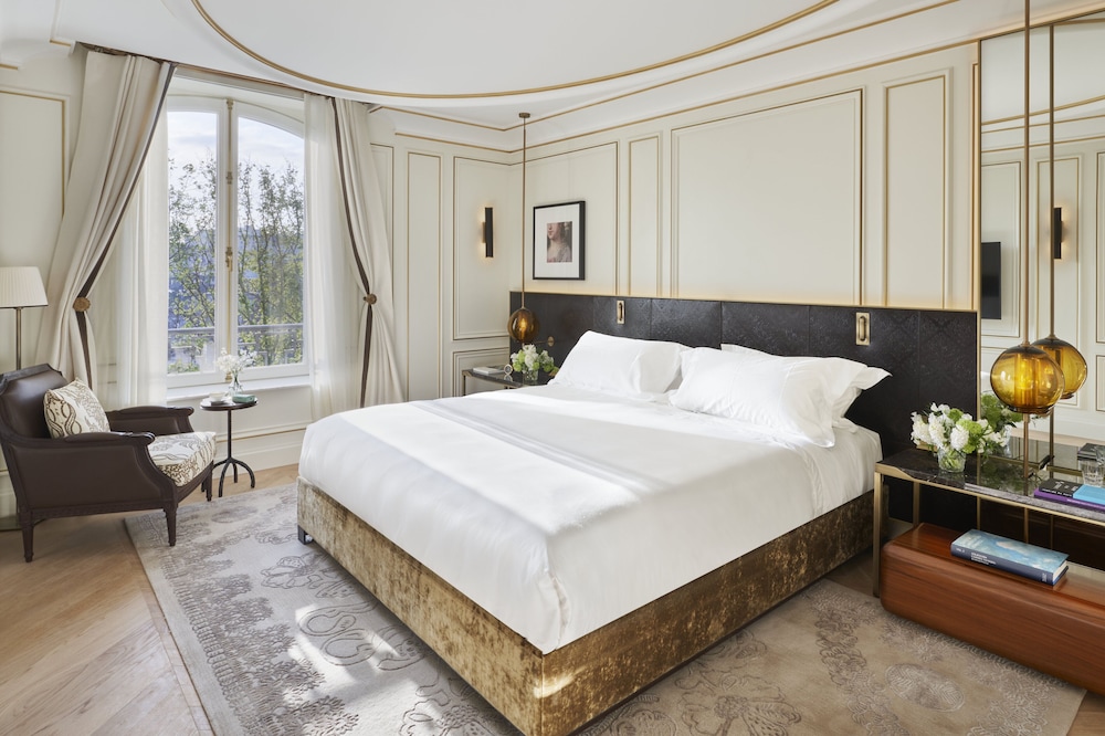 Turret, Suite, King Bed